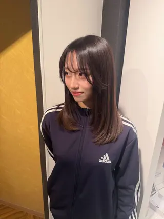 ミディアム 岸田 奈々／ 艶髪／トレンドカラーのヘアスタイル