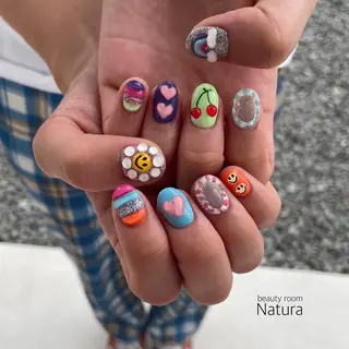 ネイル マツエク・マツパ アイブロウ beautyroom Naturaのネイルデザイン