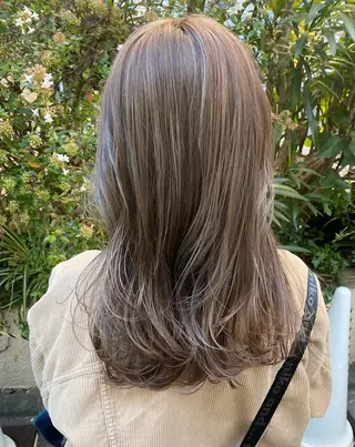 セミロング カラー レイヤーウルフ エクステ磯部のヘアスタイル