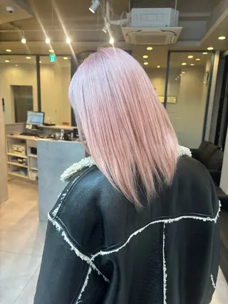 ミディアム ブリーチカラー×レイ ヤー/SHIZUKUのヘアスタイル