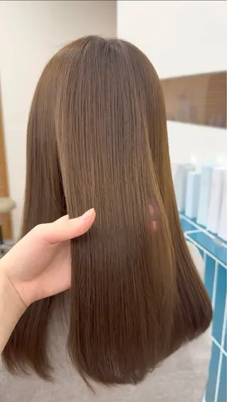 セミロング MEGULI所属・新田 琴美/ レイヤー/透明感のヘアスタイル