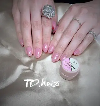 ミディアム めぐみのネイルサロン スタッフ練習のネイルデザイン