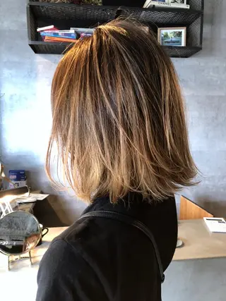 ミディアム 俵 知広のヘアスタイル