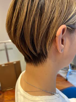 ショート ｼｮｰﾄｶｯﾄ 梅田 山下　すみれのヘアスタイル