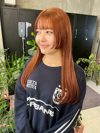 ロング MIFA レイヤー／パーマのヘアスタイル