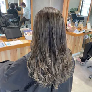 ロング 佐々木  まゆかのヘアスタイル