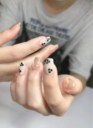 ネイル 透灯 TOUTOU 🪄のネイルデザイン