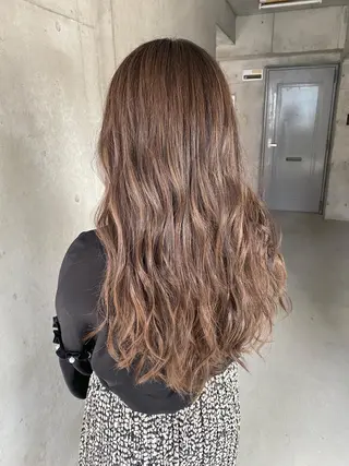 ロング カラー 是枝 さくらのヘアスタイル