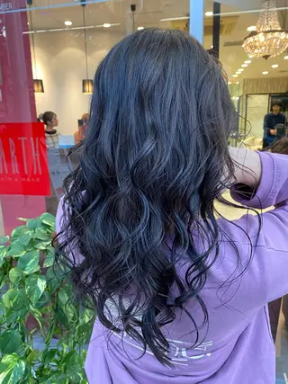 ロング デザインカラー✨新倉 佑奈のヘアスタイル