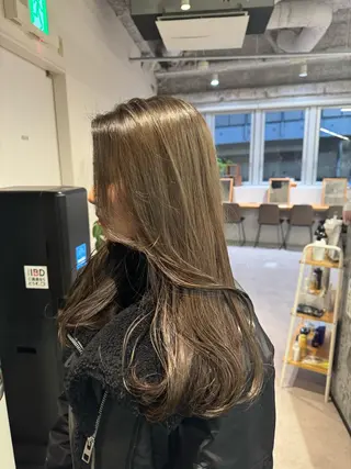 ロング まほ/レイヤーカット 🍒🤍透明感カラーのヘアスタイル