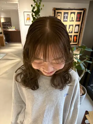 セミロング カラー Yui⭐️ 透け感カラーのヘアスタイル