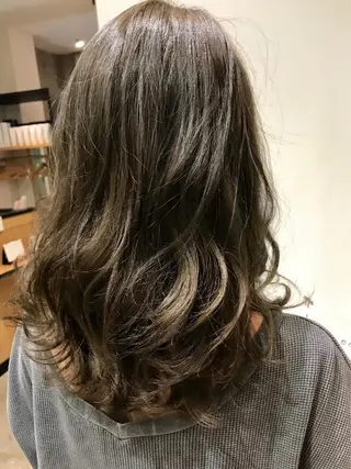 セミロング カラー KEN KENのヘアスタイル