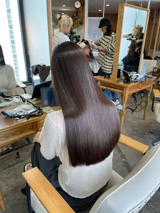 ロング タマシロカリン 艶カラー/レイヤーのヘアスタイル