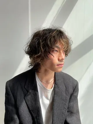 ミディアム カラー パーマ メンズ 吉田一輝 外国人パーマのヘアスタイル