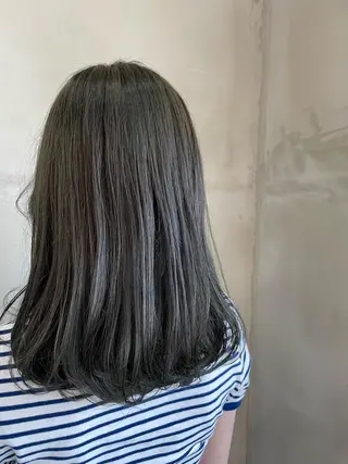 カラー 益 佑夏のヘアスタイル