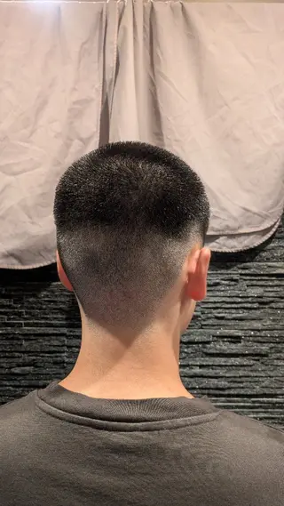 ショート 髙司 哲伸のヘアスタイル