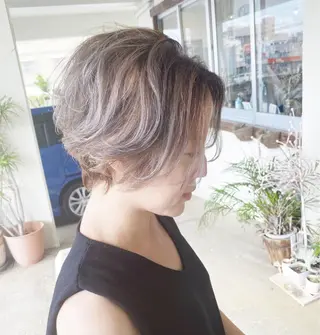 ショート カラー grand juteのヘアスタイル