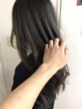 セミロング カラー パーマ 三輪 太一のヘアスタイル