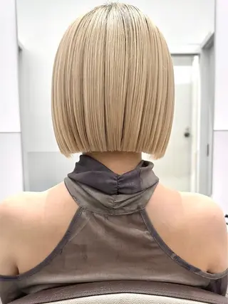ショート カラー TATSUブリーチ/ ミルクティーベージュのヘアスタイル