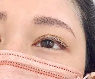 マツエク・マツパ アイブロウ 鍵山 千秋のヘアスタイル