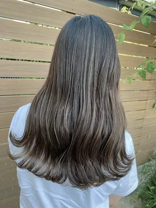 ロング カラー 小坂 麻綾のヘアスタイル