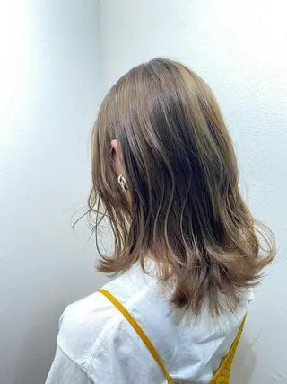 セミロング ili 梅田のヘアスタイル