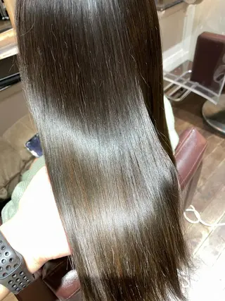 セミロング ブリーチ毛矯正.髪質 改善.髪にドラマをのヘアスタイル
