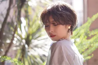 ショート hoNua. 栄/透明感カラーのヘアスタイル