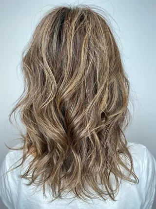 ミディアム カラー デザインカラーウルフ 宙也のヘアスタイル