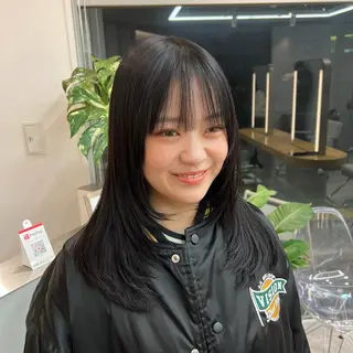 ロング カラー 小森聖奈 韓国風レイヤーカットのヘアスタイル