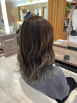 ミディアム カラー デザインカラー、艶髪 大塚 耕平のヘアスタイル