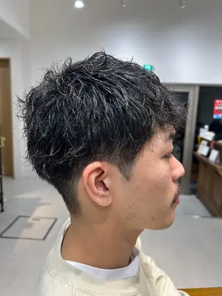 ショート パーマ メンズ 山﨑 燦人のヘアスタイル