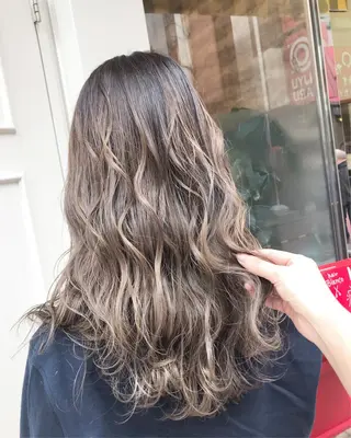 ロング カラー uru" すずきさゆりのヘアスタイル