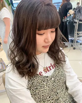ミディアム カラー 羽エクステ🩷 🤍まき🤍のマツエク・マツパデザイン