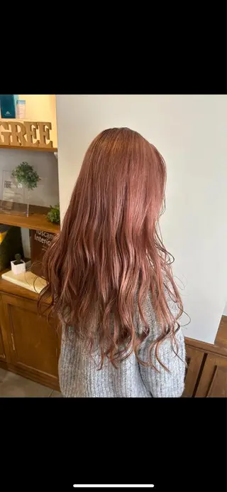 カラー AGREE Momokaのヘアスタイル