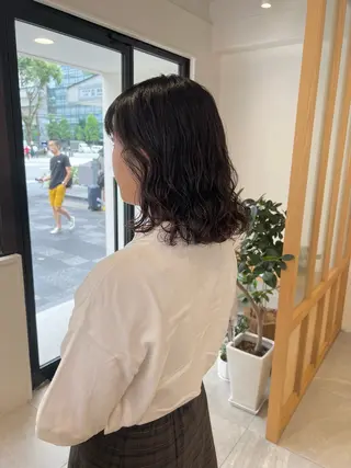 ミディアム パーマ 藤野 海夢のヘアスタイル