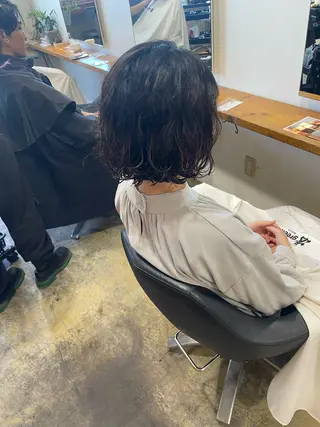 ショート カラー パーマ MIOベージュカラー 柔らかいカラーのヘアスタイル