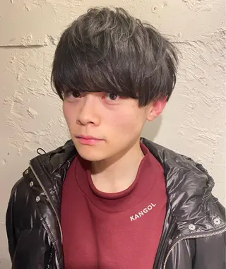 メンズ 推しカラー オタク美容師 山本のヘアスタイル