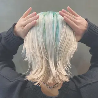 ミディアム カラー センターパート/ 暖色カラーayuのヘアスタイル