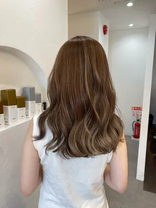 セミロング 西元 亜由美のヘアスタイル