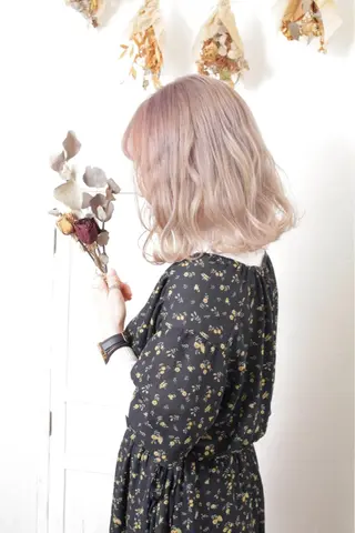 ミディアム カラー パーマ ヘアアレンジ 推し活専用 【派手髪】飯野ゆかりのヘアスタイル