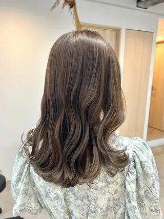 ミディアム カラー ハイライト/レイヤー /艶髪/吉田愛望のヘアスタイル
