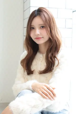 ロング 朝尾 愛花のヘアスタイル