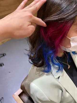 ミディアム カラー ハラ ルイスのヘアスタイル
