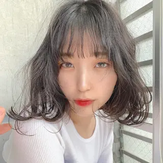 ミディアム カラー ハイトーン×レイヤー カットTAKUMIのヘアスタイル