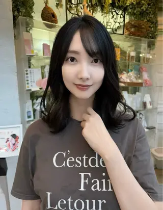 ミディアム 渋谷 とまとのヘアスタイル