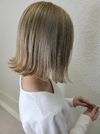 ショート カラー ブリーチカラー🌈 嘉名 真樹のヘアスタイル