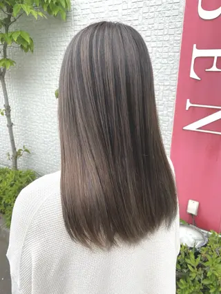 ロング カラー 小坂 麻綾のヘアスタイル