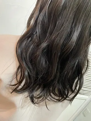 セミロング 鈴木 咲輝のヘアスタイル