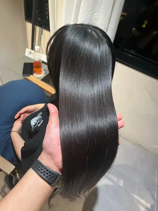 セミロング 必ず笑顔で帰っていた だきます！安田祐貴のヘアスタイル